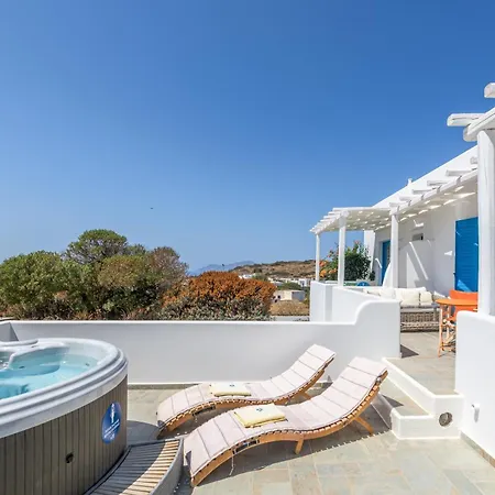 Eiriana Suites *