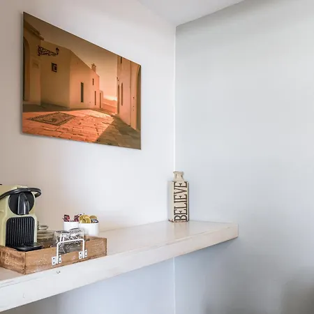 Eiriana Suites *