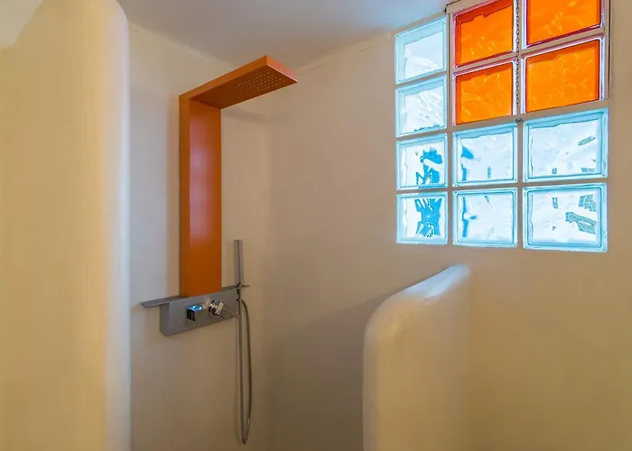 Eiriana Luxury פלאקה